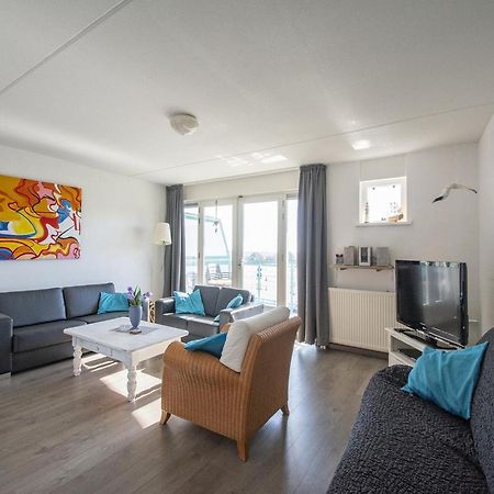 An Apartment That Is Attractively Furnished Julianadorp Exterior foto