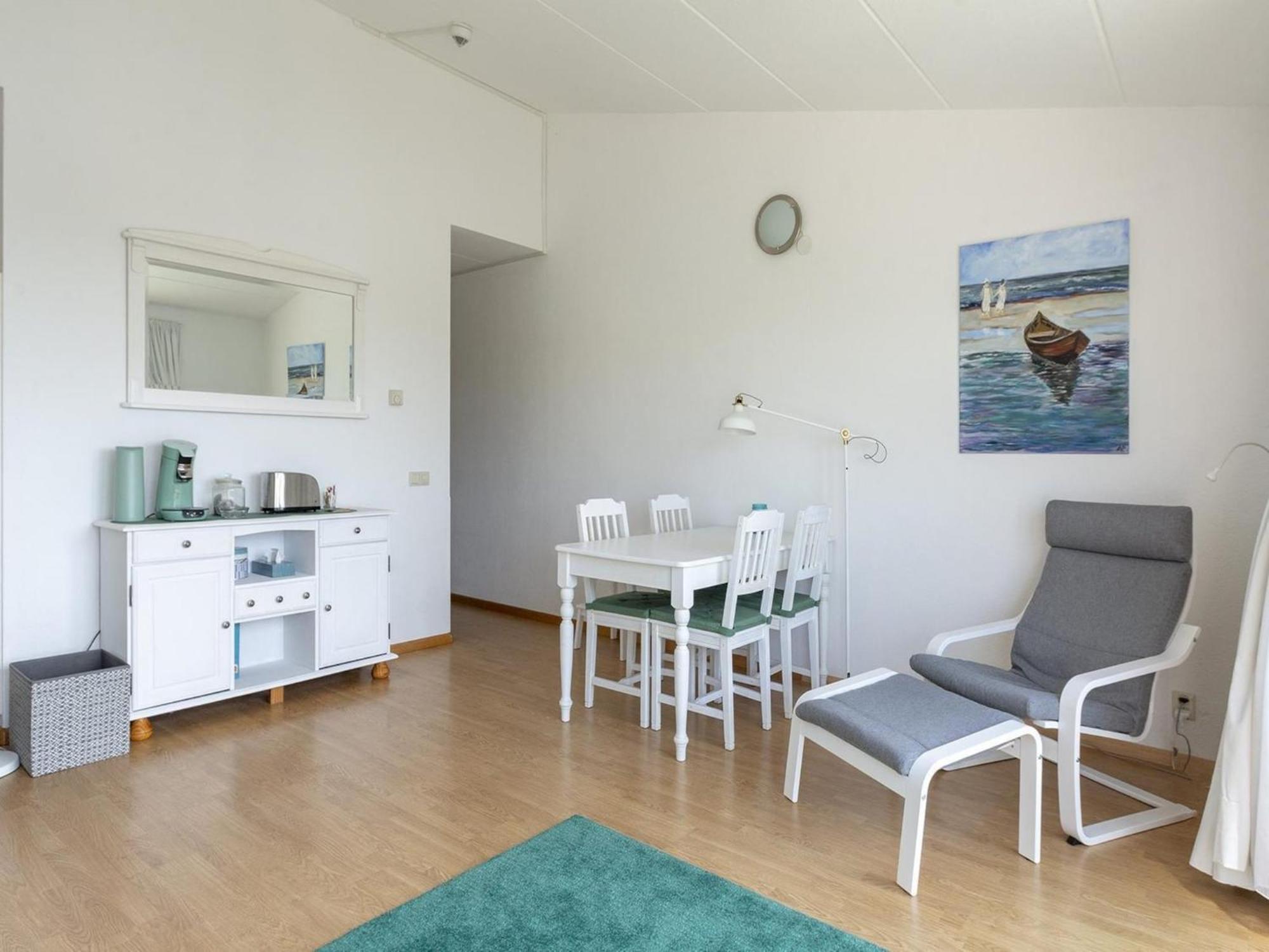 An Apartment That Is Attractively Furnished Julianadorp Exterior foto